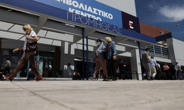 Βήματα επιστροφής στην κανονικότητα με διευκολύνσεις για τους εμβολιασμένους