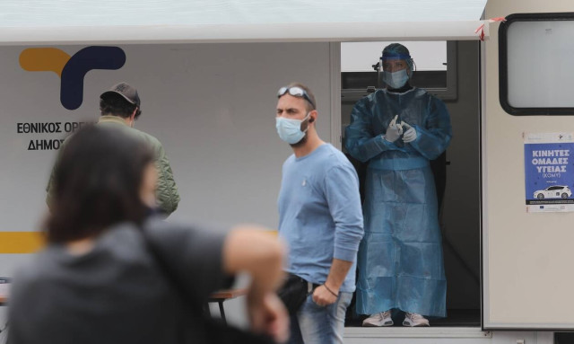 Greece registers 297 new coronavirus cases, 17 deaths, 103 intubated in the last 24 hours