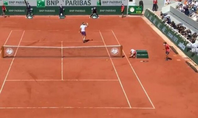 Τζόκοβιτς - Τσιτσιπάς LIVE: Πέφτουν... κορμιά στον τελικό του Roland Garros! (vids)