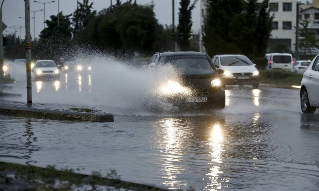 Καιρός ΤΩΡΑ: Χωρίς τέλος η κακοκαιρία - Με βροχές και καταιγίδες η πρεμιέρα των Πανελληνίων