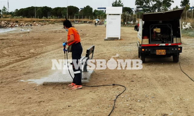 Δήμαρχος Γλυφάδας στο Newsbomb.gr: Μετά το κορονοπάρτι κάηκαν πάνω από 60 ομπρέλες