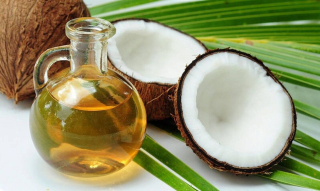 Λάδι καρύδας: Tο θαυματουργό λάδι για το σώμα και το πρόσωπό