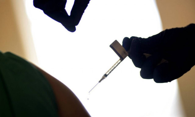 Εμβόλια mRNA: Οι ήπιες και οι σπάνιες σοβαρές παρενέργειες