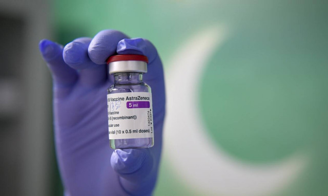 AstraZeneca: Συνίσταται η δεύτερη δόση με διαφορετικό εμβόλιο; Τι δείχνουν οι έρευνες