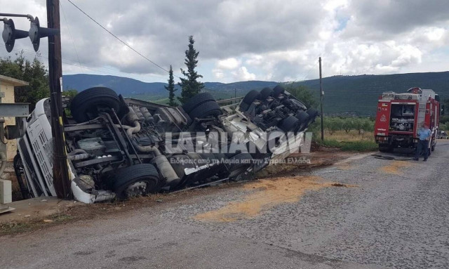 Σοβαρό τροχαίο στην Φθιώτιδα: Αναποδογύρισε βυτιοφόρο που μετέφερε βαμβακέλαιο