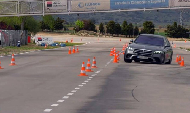 Η Mercedes S-Class τα πήγε περίφημα στο τεστ ταράνδου