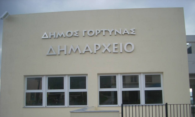 Κρήτη: Χαμός στο δημοτικό συμβούλιο της Γόρτυνας - Κόντεψαν να παίξουν... μπουνιές! (video)