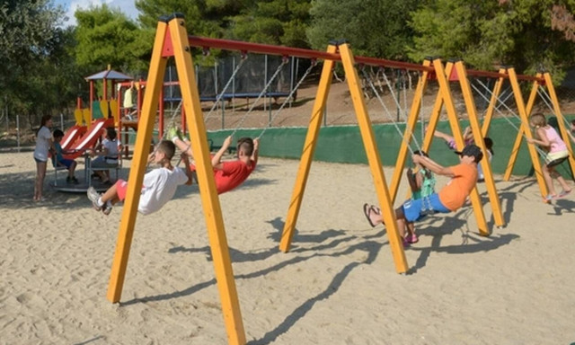 Ξεκίνησαν οι αιτήσεις για 24.309 θέσεις σε κατασκηνώσεις του ΕΦΚΑ - Ποιοι είναι δικαιούχοι