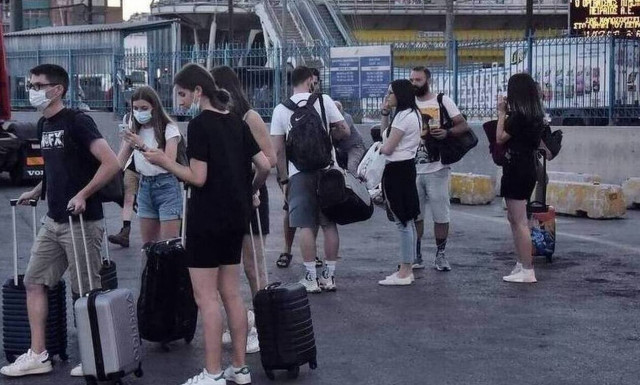 Αγίου Πνεύματος 2021: Αυτά τα έγγραφα χρειάζεστε για να ταξιδέψετε με πλοίο