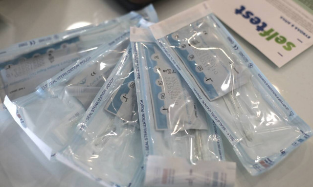 Self tests: Τη διανομή τους από τα φαρμακεία για άλλους 2 μήνες ζήτησε ο Κοντοζαμάνης από τον ΠΦΣ