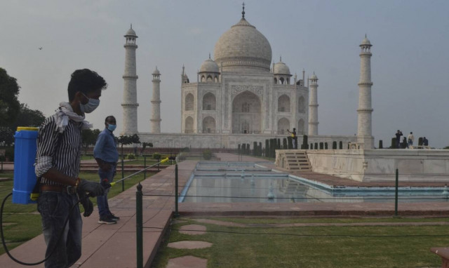 Iνδία: Ανοίγει ξανά σήμερα τις πύλες του το εμβληματικό Ταζ Μαχάλ