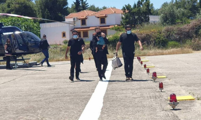 Γλυκά Νερά: «Έστησε» και το πένθος του - Υποκρινόταν έχοντας αγκαλιά την 11μηνών κορούλα τους