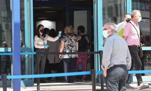 Κορονοϊός: Αργή αλλά σταδιακή η αποκλιμάκωση της πανδημίας – Ο σημαντικός ρόλος των εμβολίων