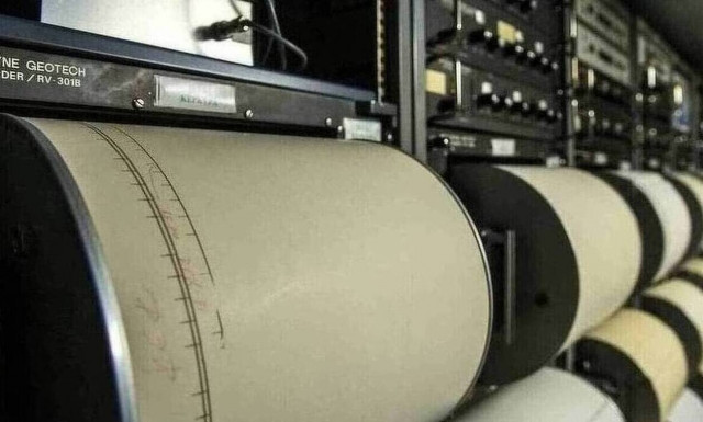 Light tremor shakes Crete