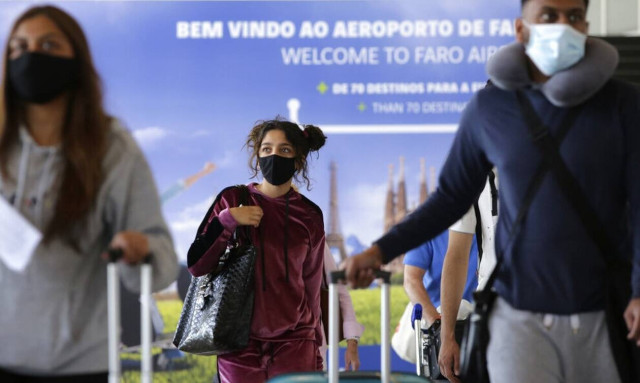 Βρετανία: Καμία αλλαγή στους ταξιδιωτικούς περιορισμούς για τους πλήρως εμβολιασμένους