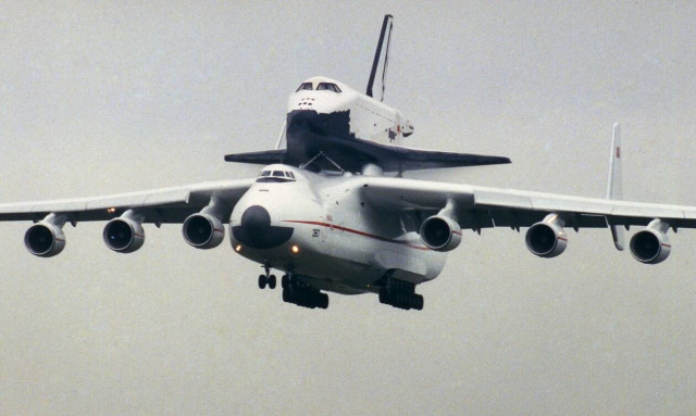 Το διαστημόπλοιο που κατέληξε σε ένα υπόστεγο, βαμμένο με γκράφιτι: Η ιστορία του σοβιετικού Buran