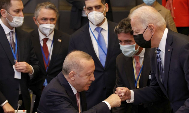 Toυρκία: Οργή για την «κωλοτούμπα» Ερντογάν - Γιατί επικρίνουν τον «σουλτάνο» για ηττοπάθεια