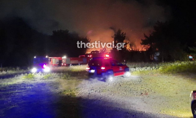 Θεσσαλονίκη: Μεγάλη φωτιά στο στρατόπεδο Καρατάσιου