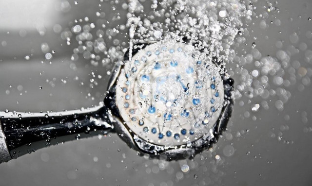 Κλέφτης μπήκε σε σπίτι κι έκανε... μπανάκι! Τον τσάκωσαν με την πετσέτα