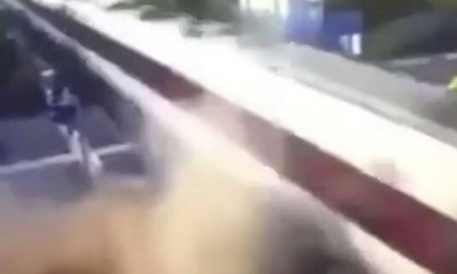 Αυτοκίνητο έπεσε επάνω σε τρένο που έτρεχε με 200χλμ./ώρα στη Βρετανία