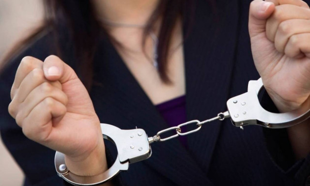 Θεσσαλονίκη: Συνελήφθη 37χρονη που αποσπούσε χρήματα προσποιούμενη τη χρηματίστηρια