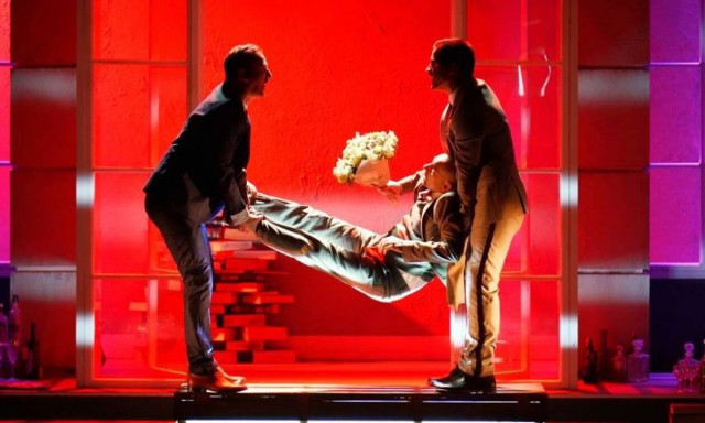 Το αριστουργηματικό ψυχολογικό θρίλερ του Πάτρικ Χάμιλτον «Θηλιά» στο Θέατρο Αθηνά