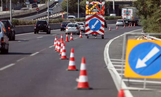 Εθνική οδός Αθηνών - Λαμίας: Ανετράπη νταλίκα - Εκτροπή της κυκλοφορίας