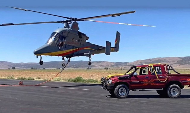 Ένα Toyota Hilux γίνεται ιπτάμενο