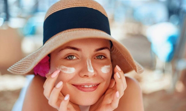 Το λάθος που κάνουν οι περισσότερες γυναίκες με το αντηλιακό