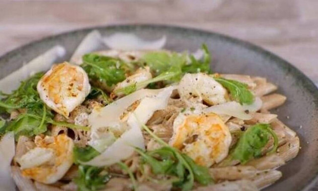 Πένες με γαρίδες αλά κρεμ - Εύκολη συνταγή από τον Άκη Πετρετζίκη