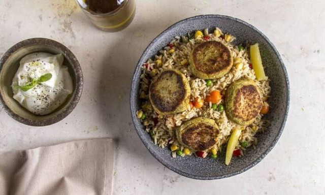 Φαλάφελ με αρακά από τον Άκη Πετρετζίκη