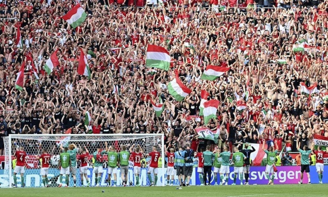 Euro 2020: Έρευνα για ρατσιστικά συνθήματα - Έκαναν ήχους μαϊμούδων Ούγγροι οπαδοί