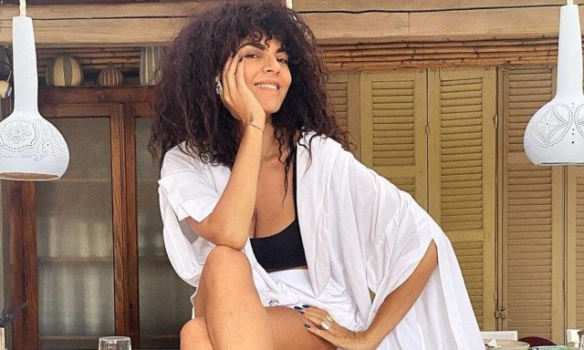 Μαρία Σολωμού: Ποζάρει με μπικίνι και κόβει την ανάσα (photos)