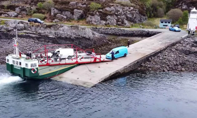 Δείτε το πιο μικρό και σίγουρα το πιο έξυπνο φέρι μποτ στον κόσμο