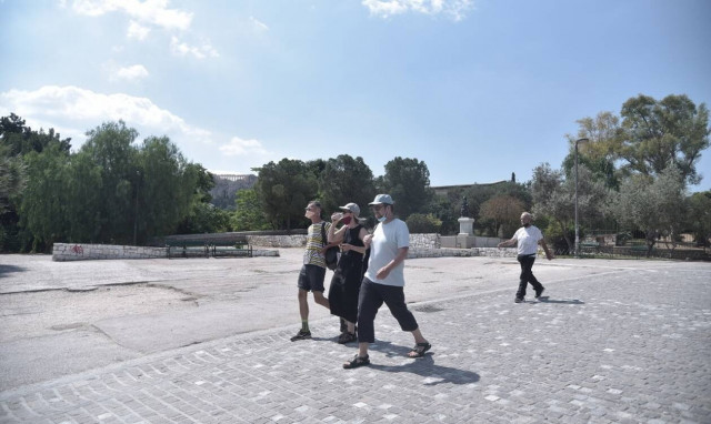 Κορονοϊός: Πότε βγάζουμε τις μάσκες στους εξωτερικούς χώρους