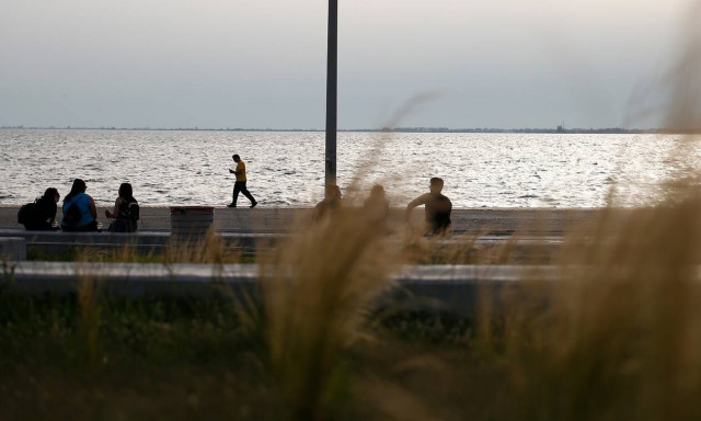 Κορονοϊός - Λινού: Να μην βγάλουμε τις μάσκες στους εξωτερικούς χώρους