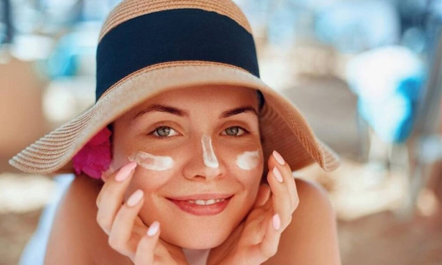Το λάθος που κάνουν οι περισσότερες γυναίκες με το αντηλιακό