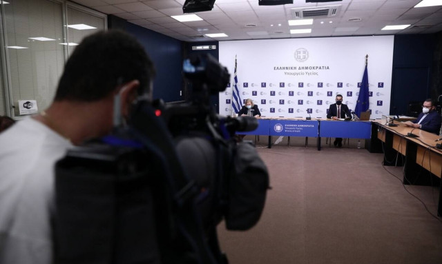 Αλλαγές στην ενημέρωση για τον κορονοϊό και τα εμβόλια – Κάθε πότε θα γίνεται