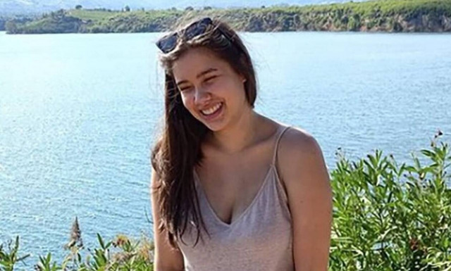 Καρολάιν Γλυκά Νερά