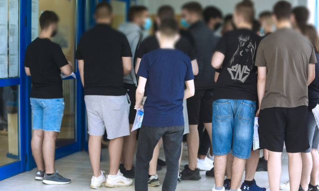 Θέματα Πανελληνίων 2021: Τα θέματα σε Ιστορία, Φυσική και Οικονομία πρώτα στο Newsbomb.gr