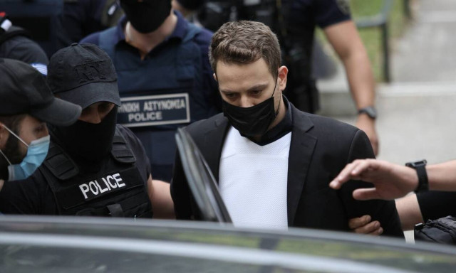 Γλυκά Νερά: Νέα φωτογραφικά ντοκουμέντα από το σπίτι - Πώς σκηνοθέτησε το άλλοθί του ο συζυγοκτόνος