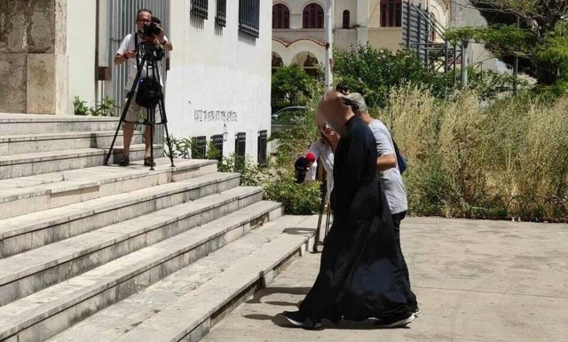 Αγρίνιο: Σε ηλικία 13 ετών βιάστηκε από τον ιερέα η κοπέλα που τον κατήγγειλε