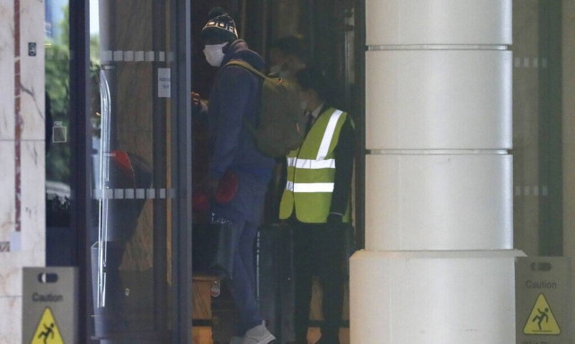 Βρετανία: Σοκάρουν καταγγελίες για σεξουαλική παρενόχληση από σεκιούριτι σε ξενοδοχεία καραντίνας