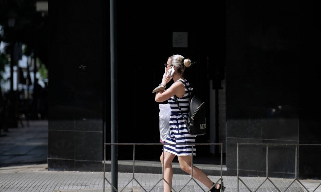 Πέμπτη ημέρα καύσωνα: Κορυφώνονται σήμερα οι θερμοκρασίες- Πού θα φτάσουν