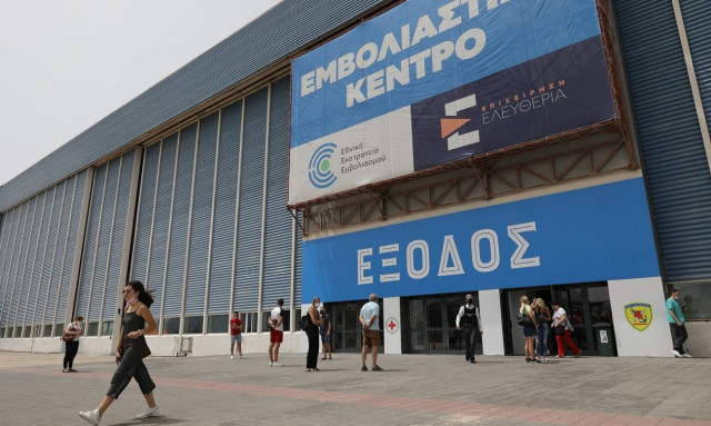 Covid-19: Τι «προνόμια» και διευκολύνσεις έρχονται για τους εμβολιασμένους