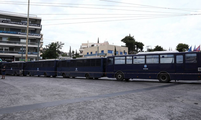 Προσαγωγές 15 μελών του Ρουβίκωνα