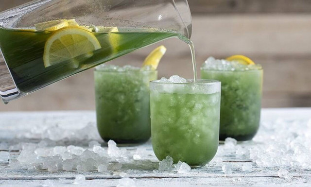 Σπιτική λεμονάδα με σπιρουλίνα - Φτιάξτε την σε 10 λεπτά