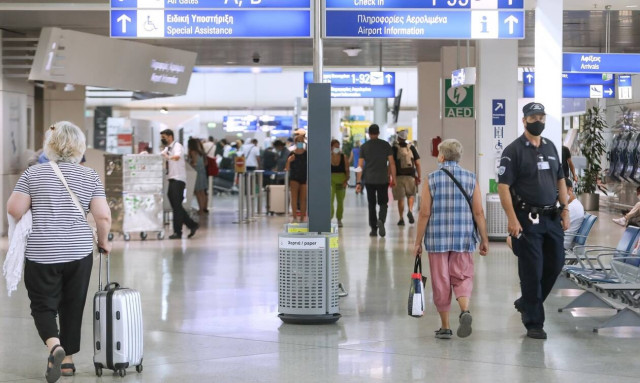 Κορονοϊός: Αυξημένος έλεγχος σε τουρίστες από τη Ρωσία