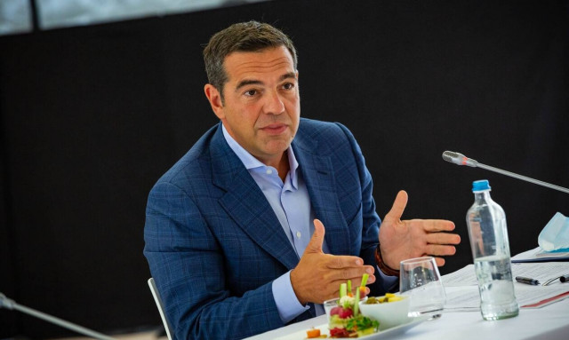 ΣΥΡΙΖΑ: Αφού ο Μητσοτάκης έκανε το βίο των νέων αβίωτο, τώρα προσπαθεί να τους εξαγοράσει με €150