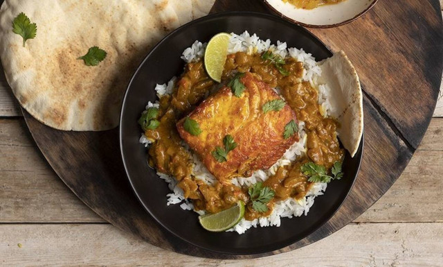 Σολομός με κάρι - Νόστιμη συνταγή από τον Άκη Πετρετζίκη